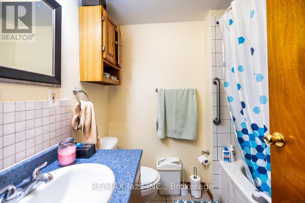 27 WAVERLEY ROAD - 29
