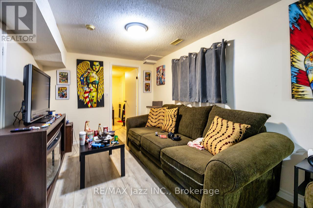 27 WAVERLEY ROAD - 32