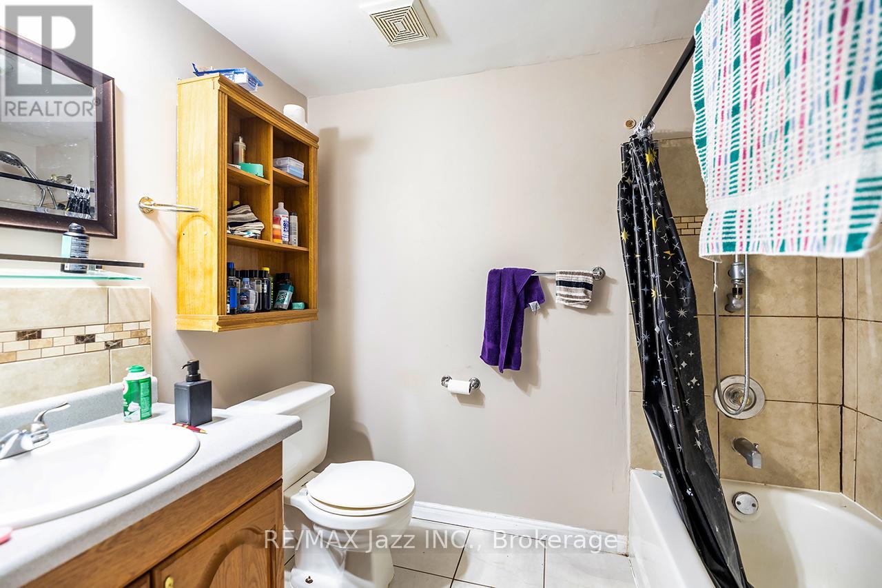 27 WAVERLEY ROAD - 33