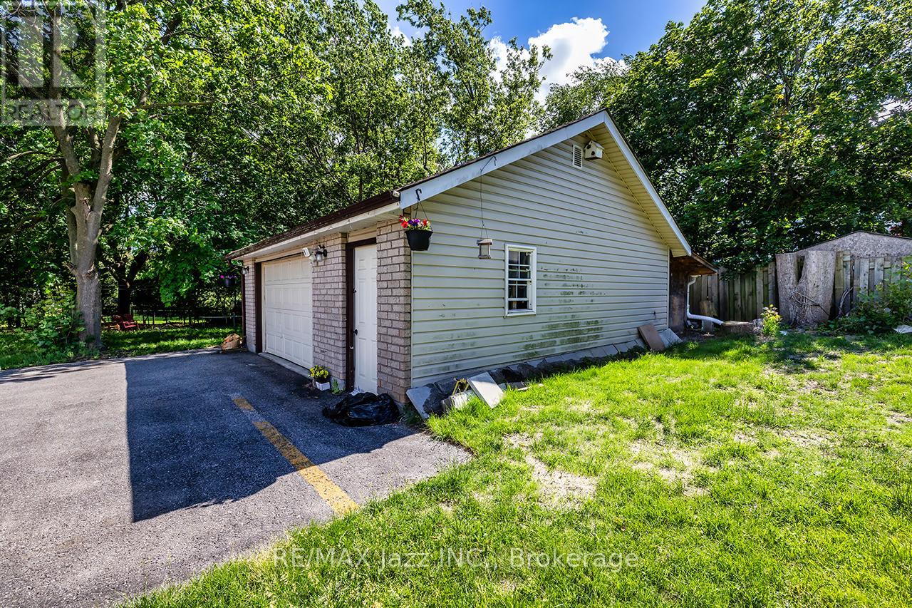 27 WAVERLEY ROAD - 34