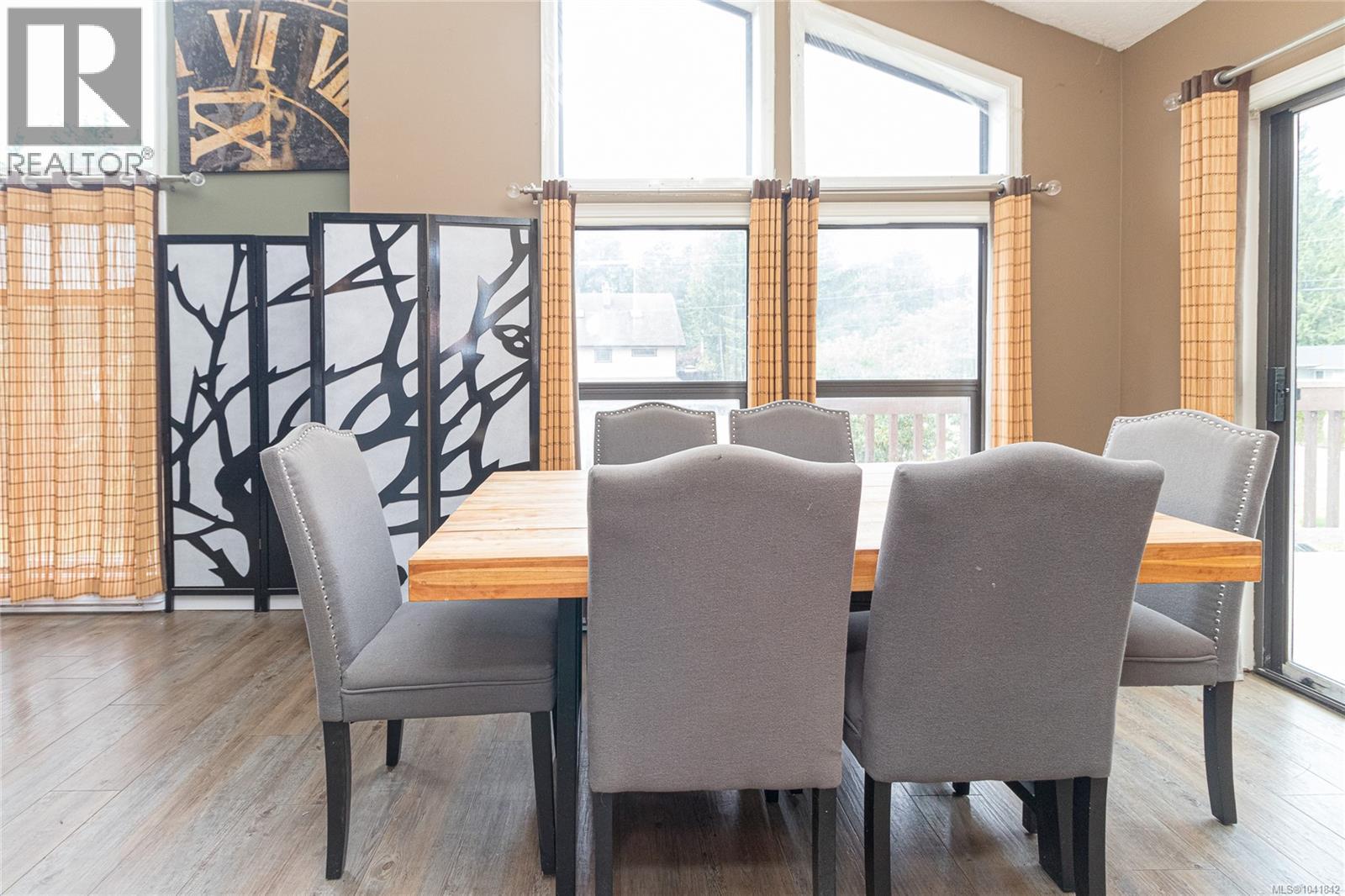 2299 MacFarlane Cres - 9