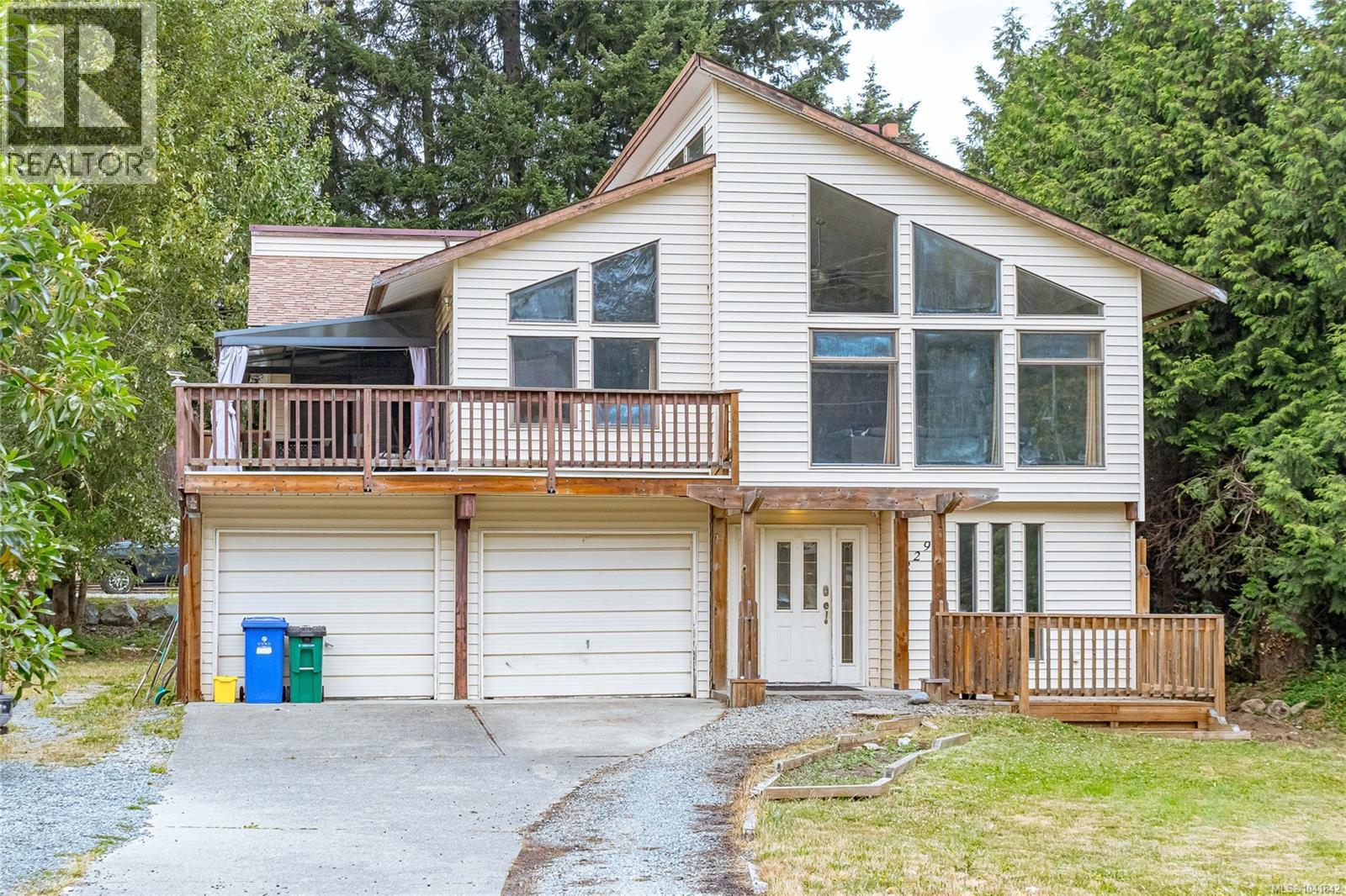 2299 MacFarlane Cres - 1