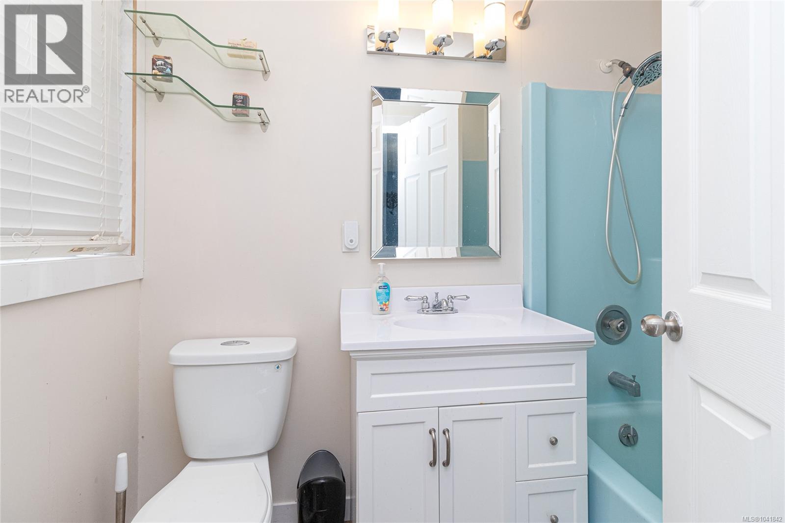 2299 MacFarlane Cres - 14