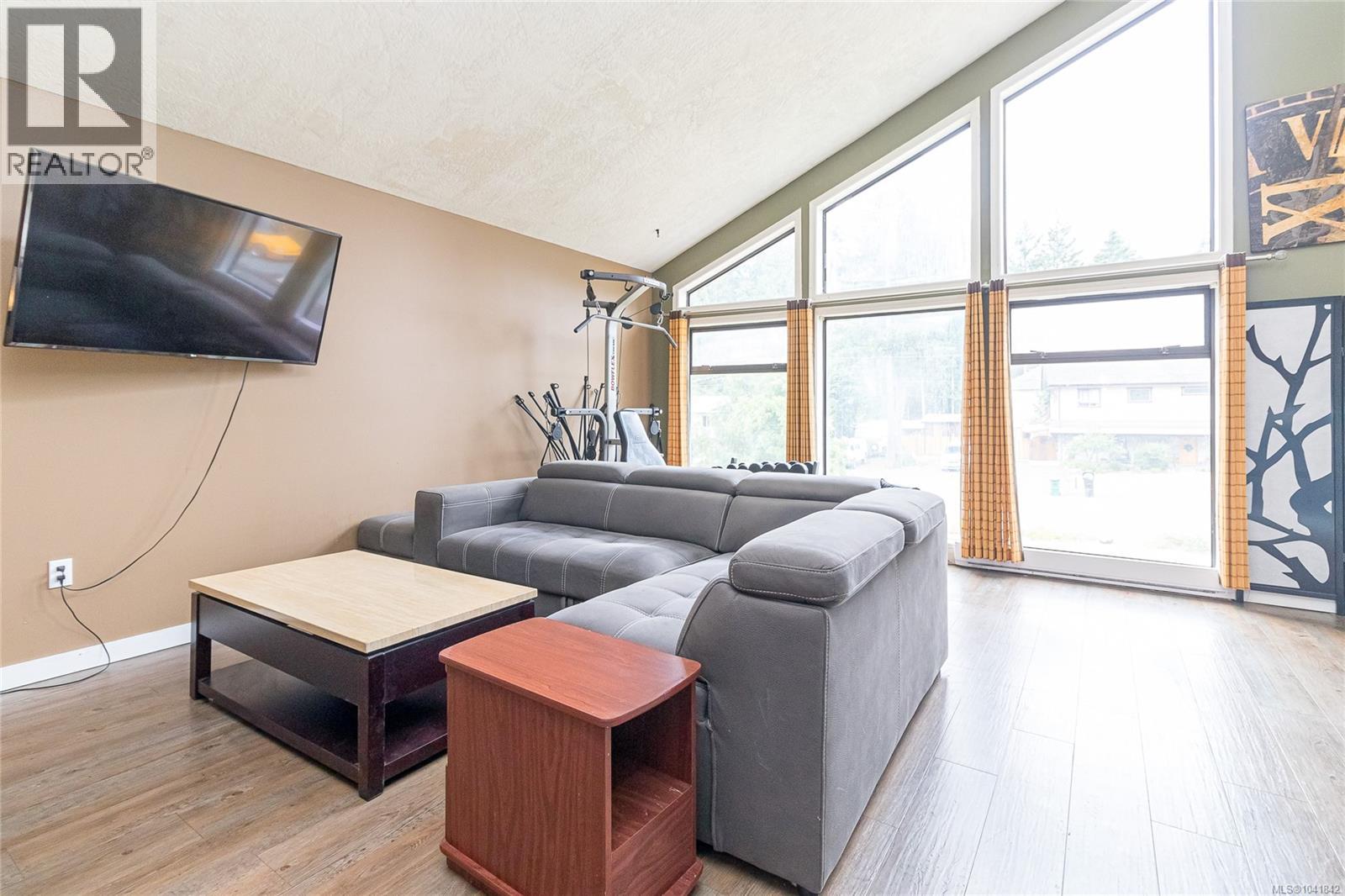 2299 MacFarlane Cres - 5