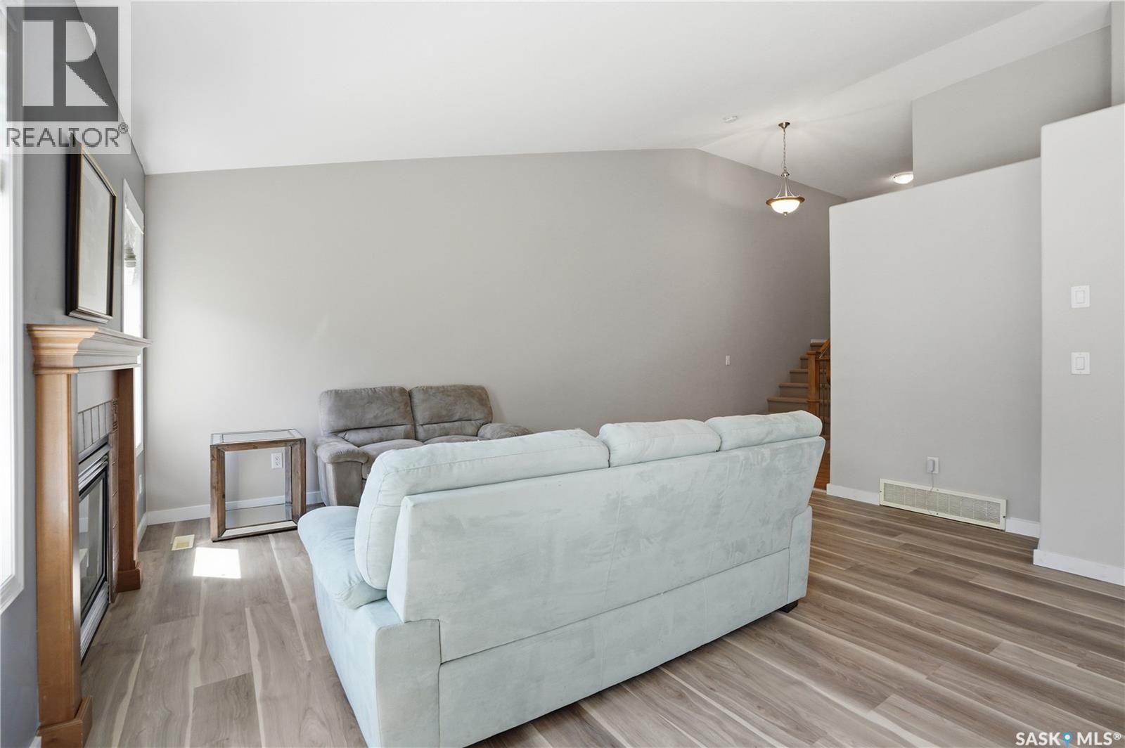 #105 615 Stensrud ROAD - 12