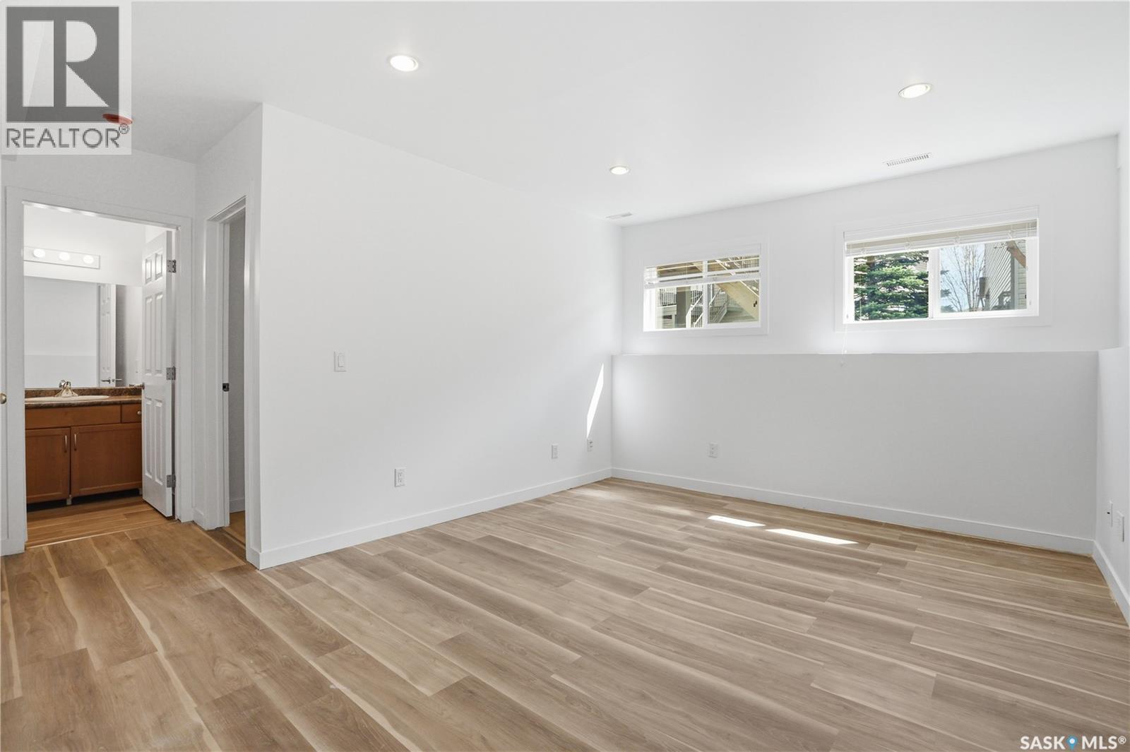#105 615 Stensrud ROAD - 34
