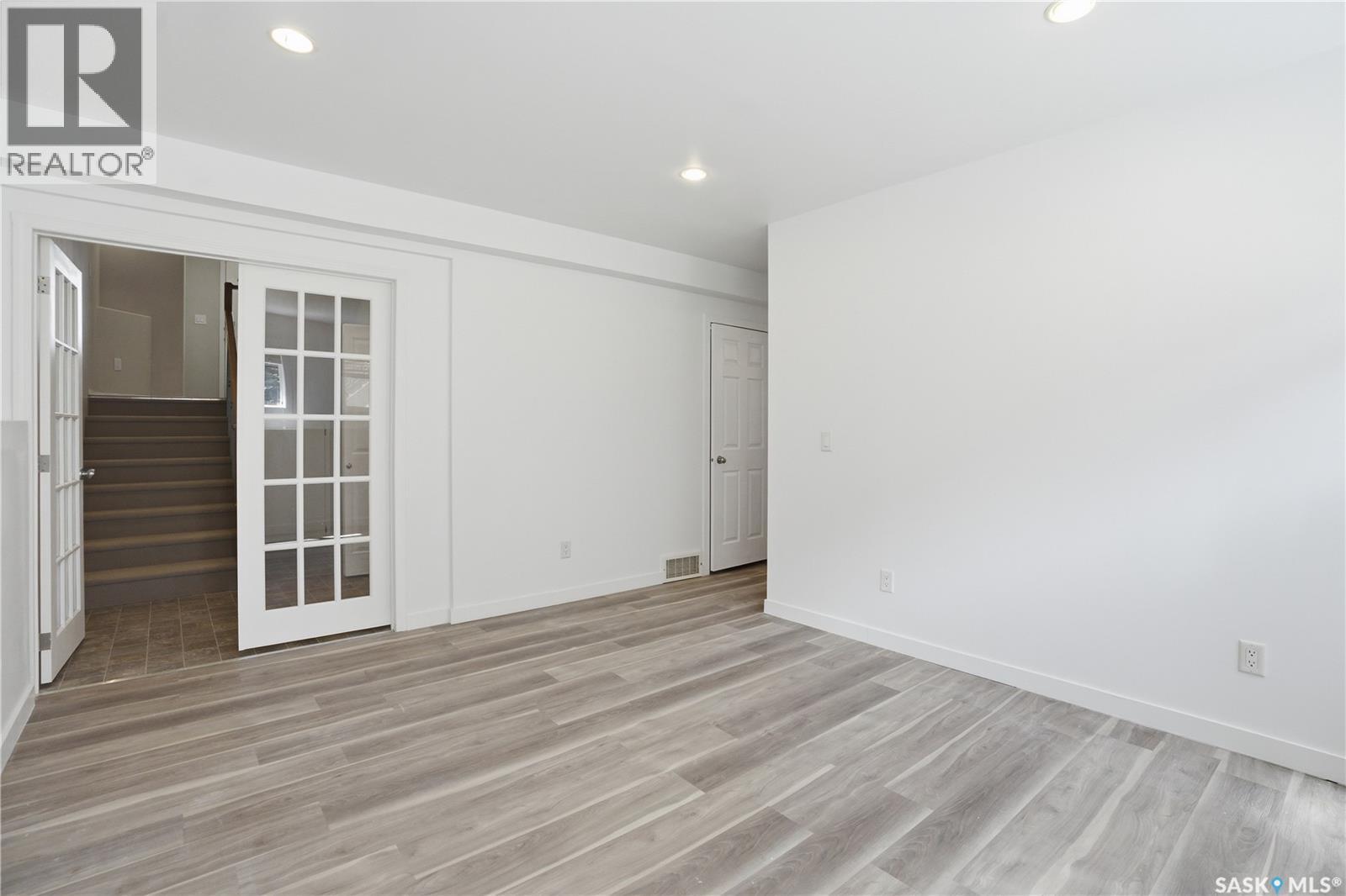 #105 615 Stensrud ROAD - 35