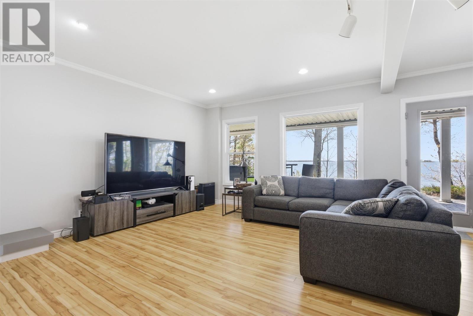 23 Kennedy RD - 24