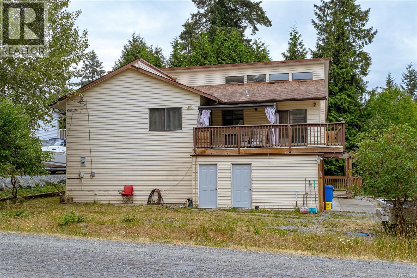 2299 MacFarlane Cres - 33