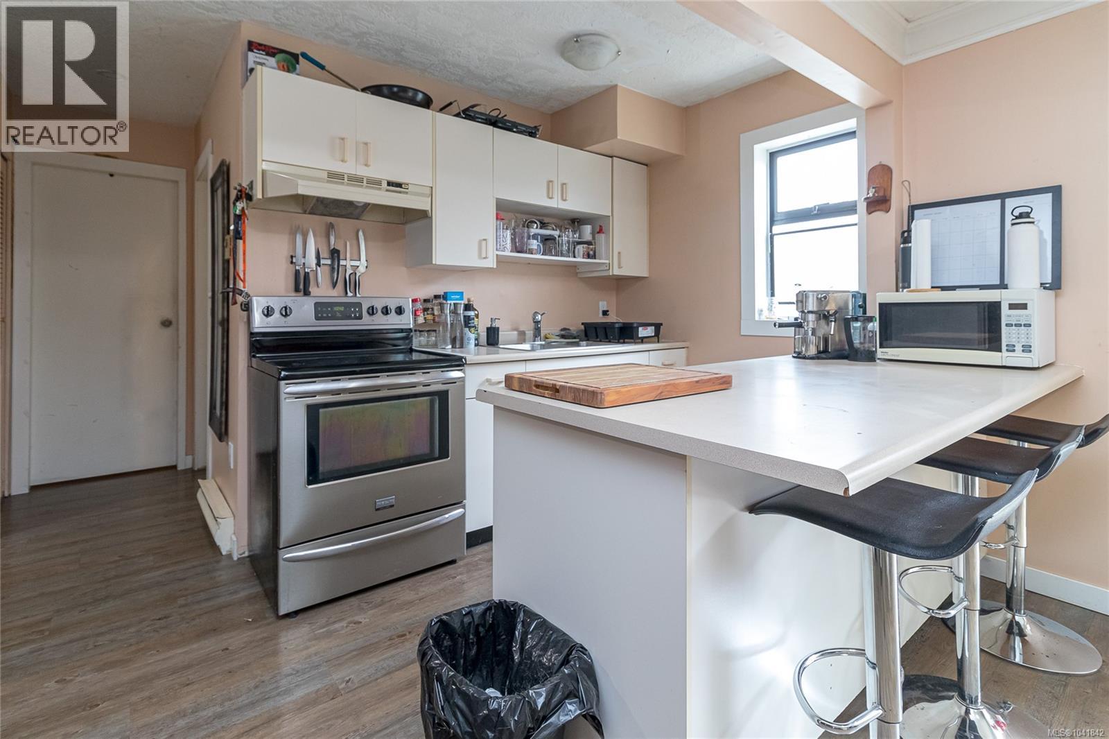 2299 MacFarlane Cres - 26