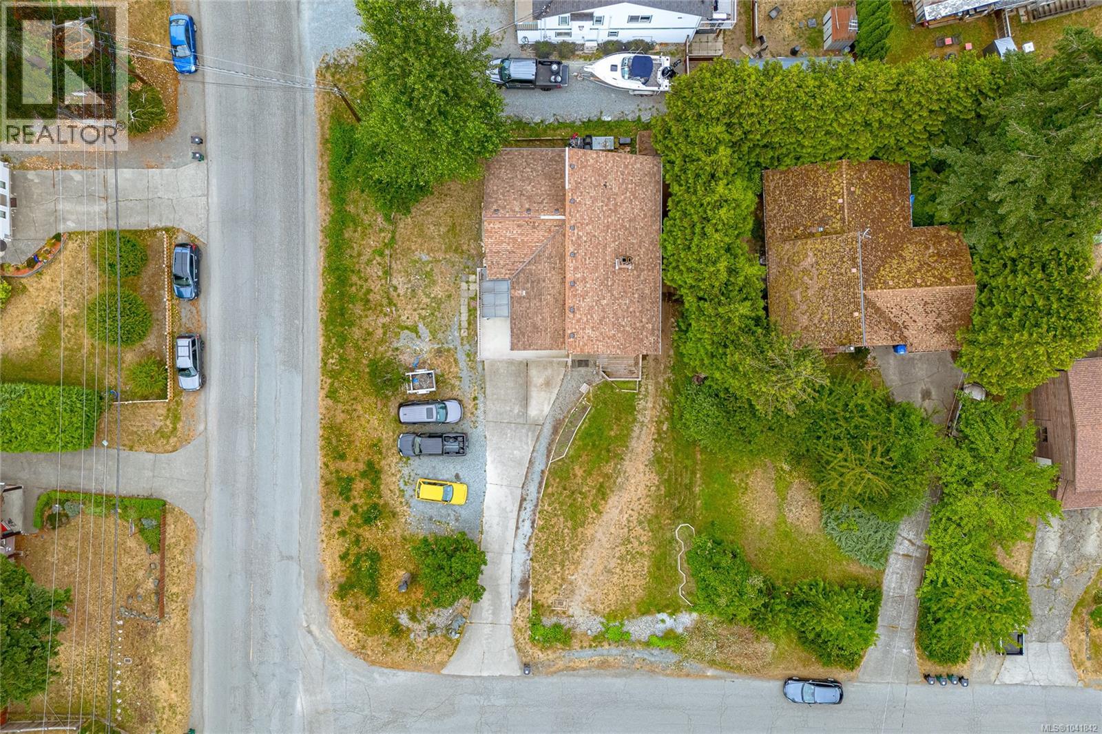 2299 MacFarlane Cres - 36