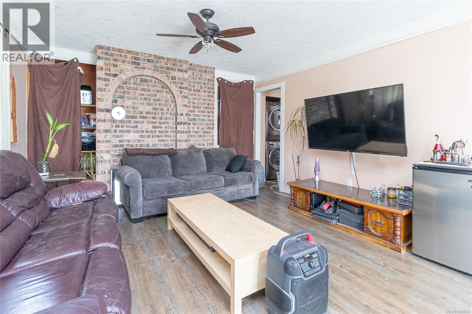 2299 MacFarlane Cres - 24