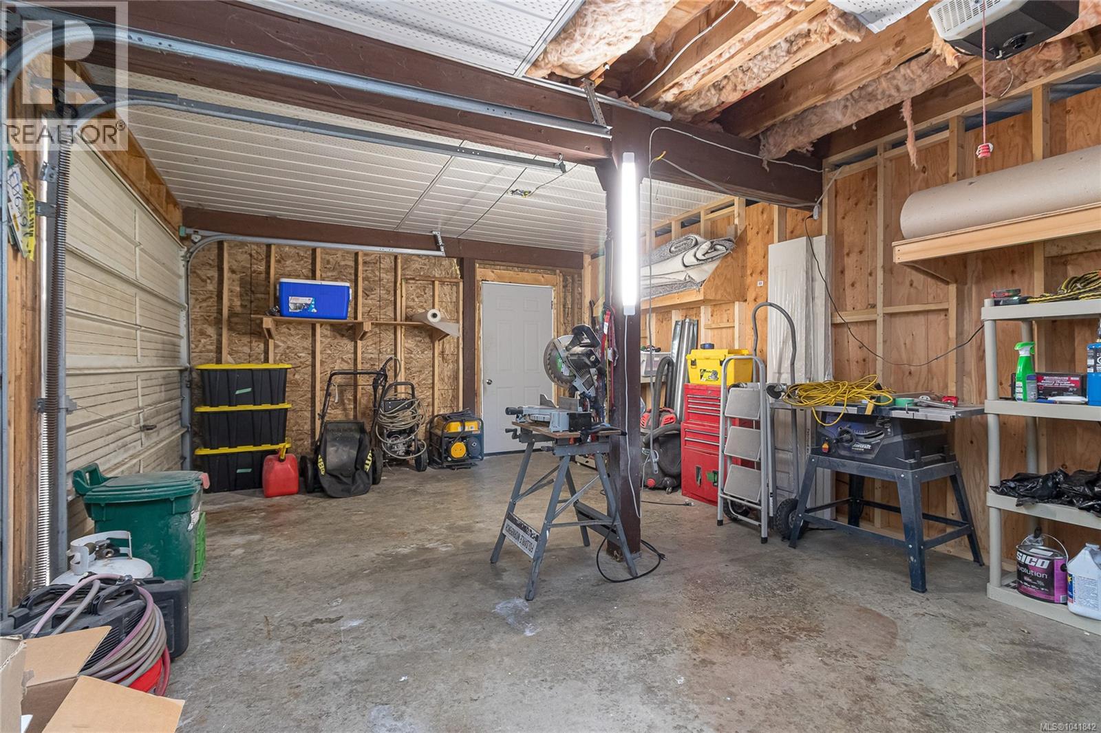 2299 MacFarlane Cres - 32