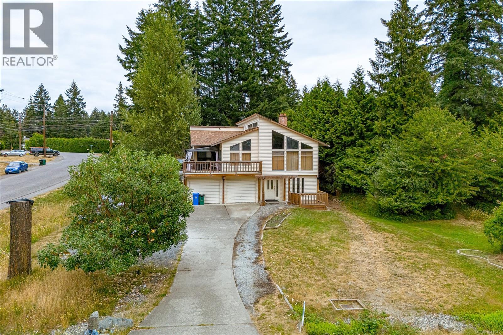 2299 MacFarlane Cres - 40