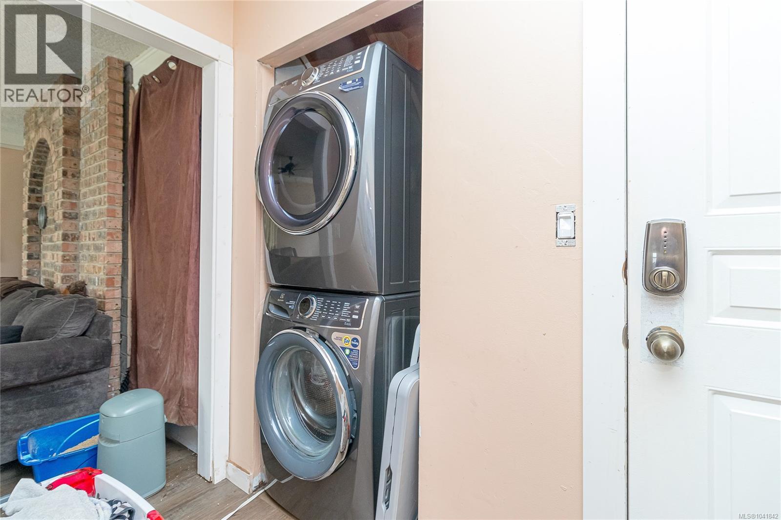2299 MacFarlane Cres - 31