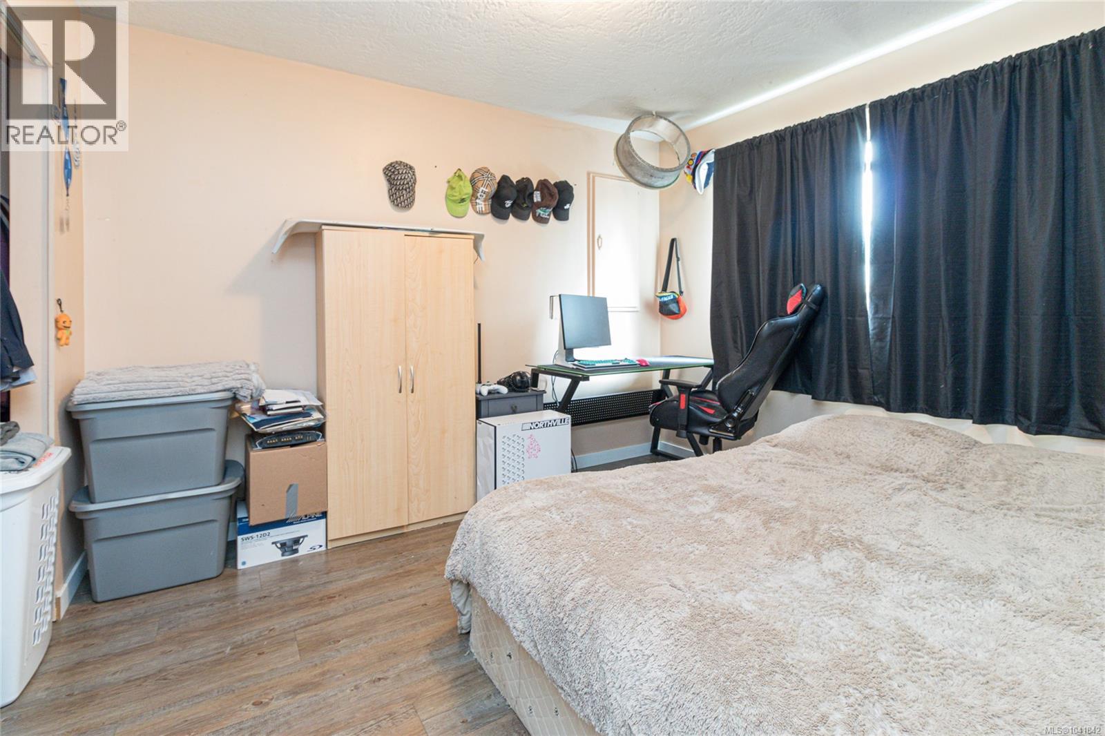 2299 MacFarlane Cres - 30