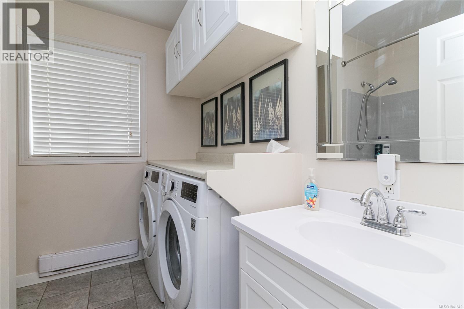 2299 MacFarlane Cres - 17
