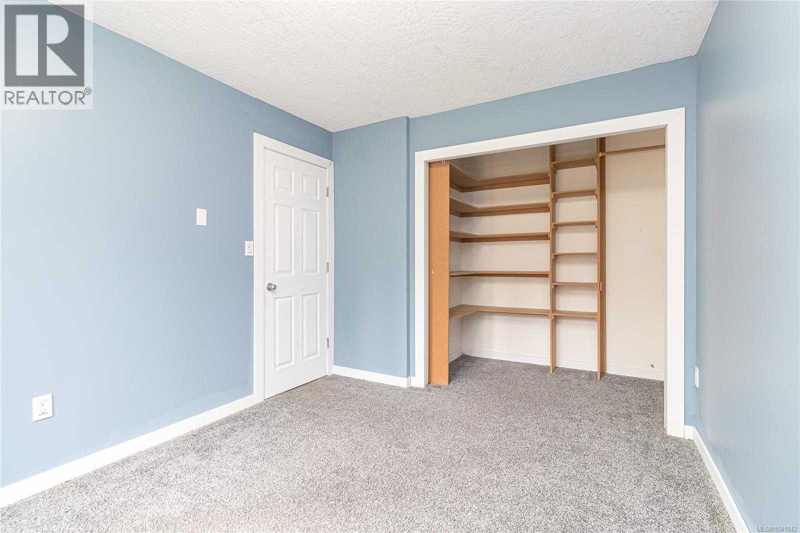 2299 MacFarlane Cres - 22