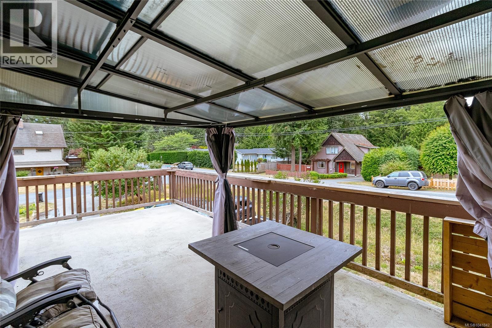 2299 MacFarlane Cres - 20