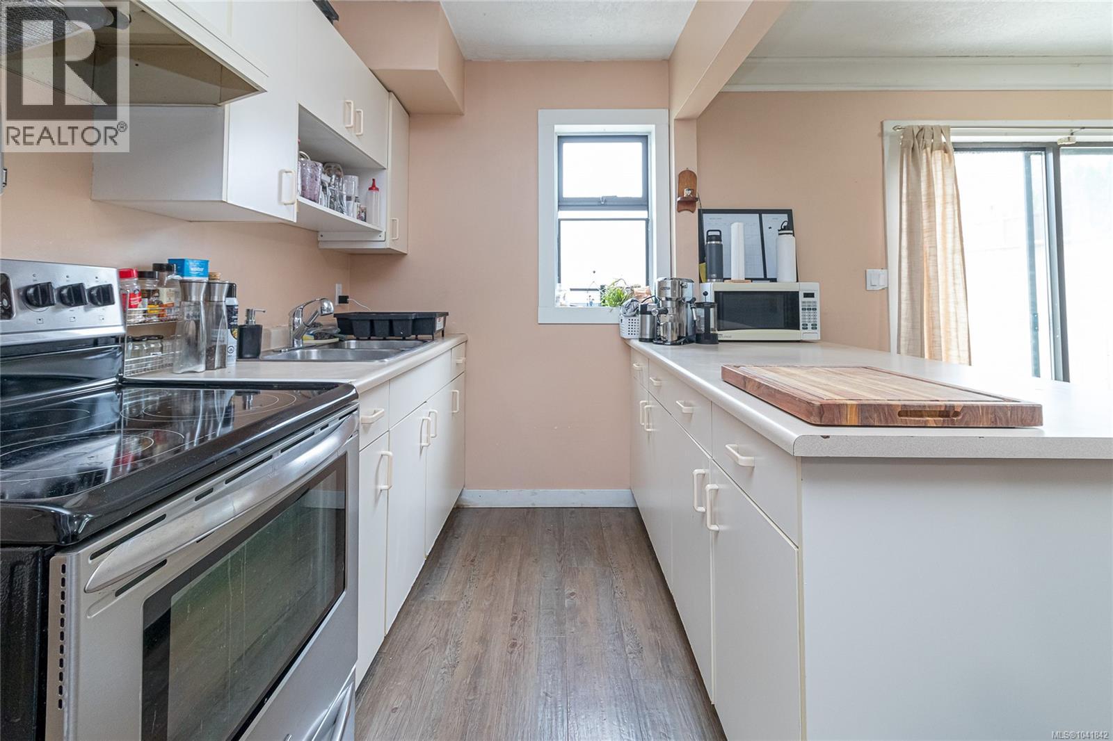 2299 MacFarlane Cres - 27