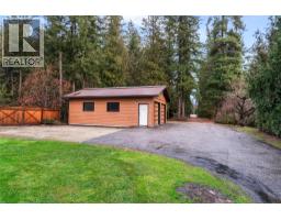 Living room - 401 97a Highway, Sicamous, BC V0E2V1 Photo 9