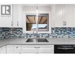 Kitchen - 401 97a Highway, Sicamous, BC V0E2V1 Photo 11