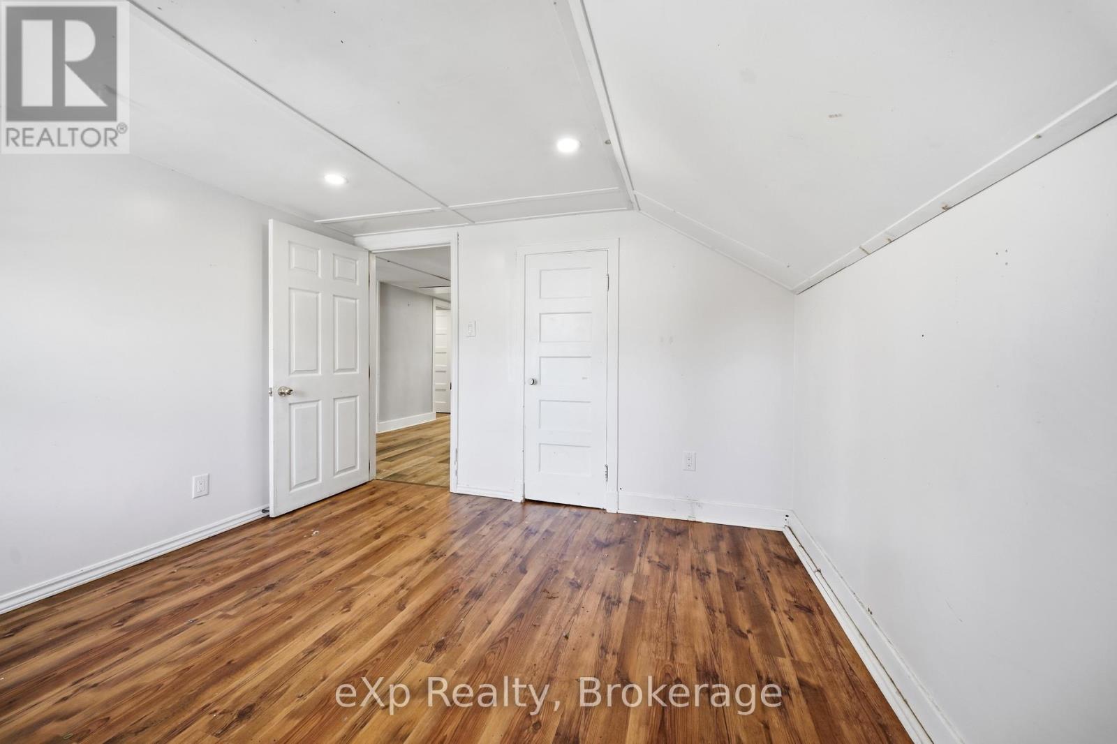 326 SIDNEY STREET - 16