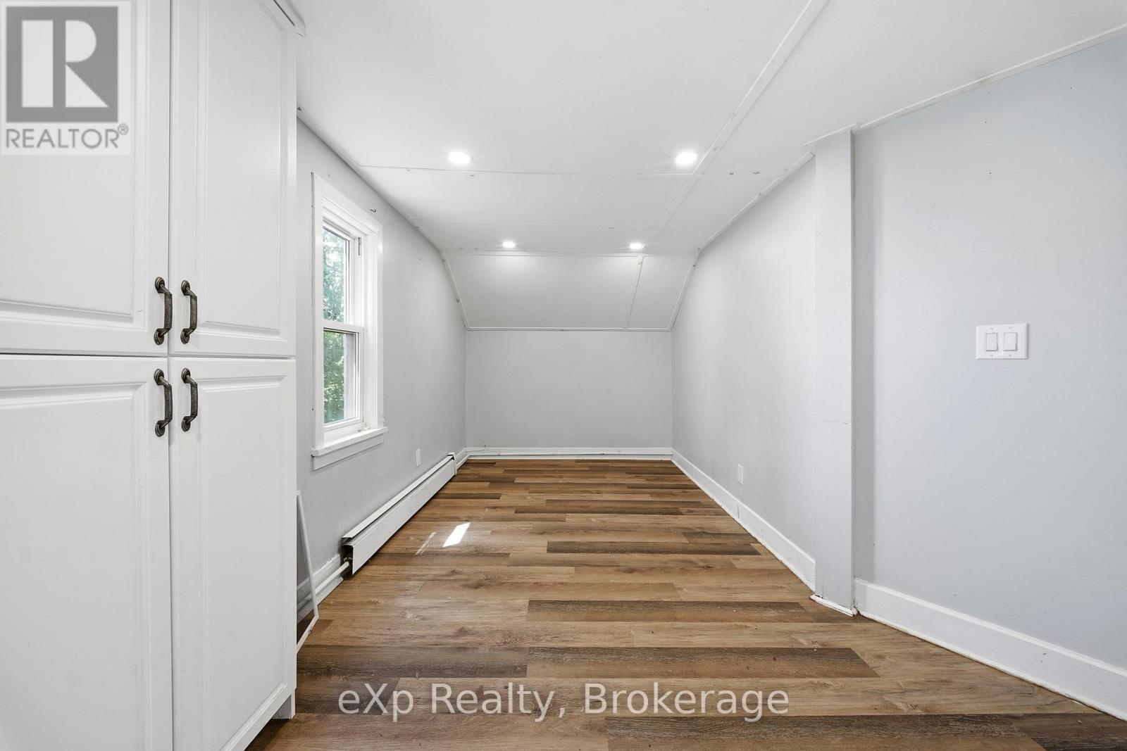 326 SIDNEY STREET - 24
