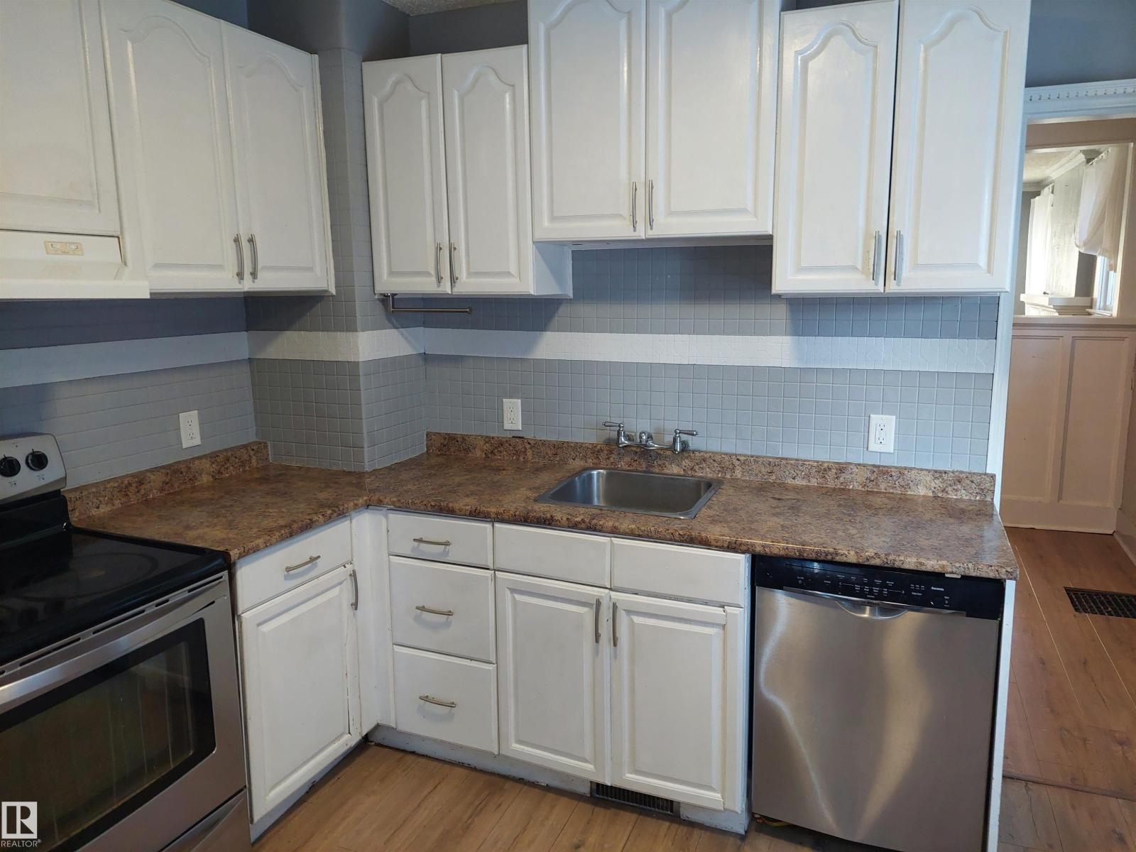 11238 123 ST NW - 3