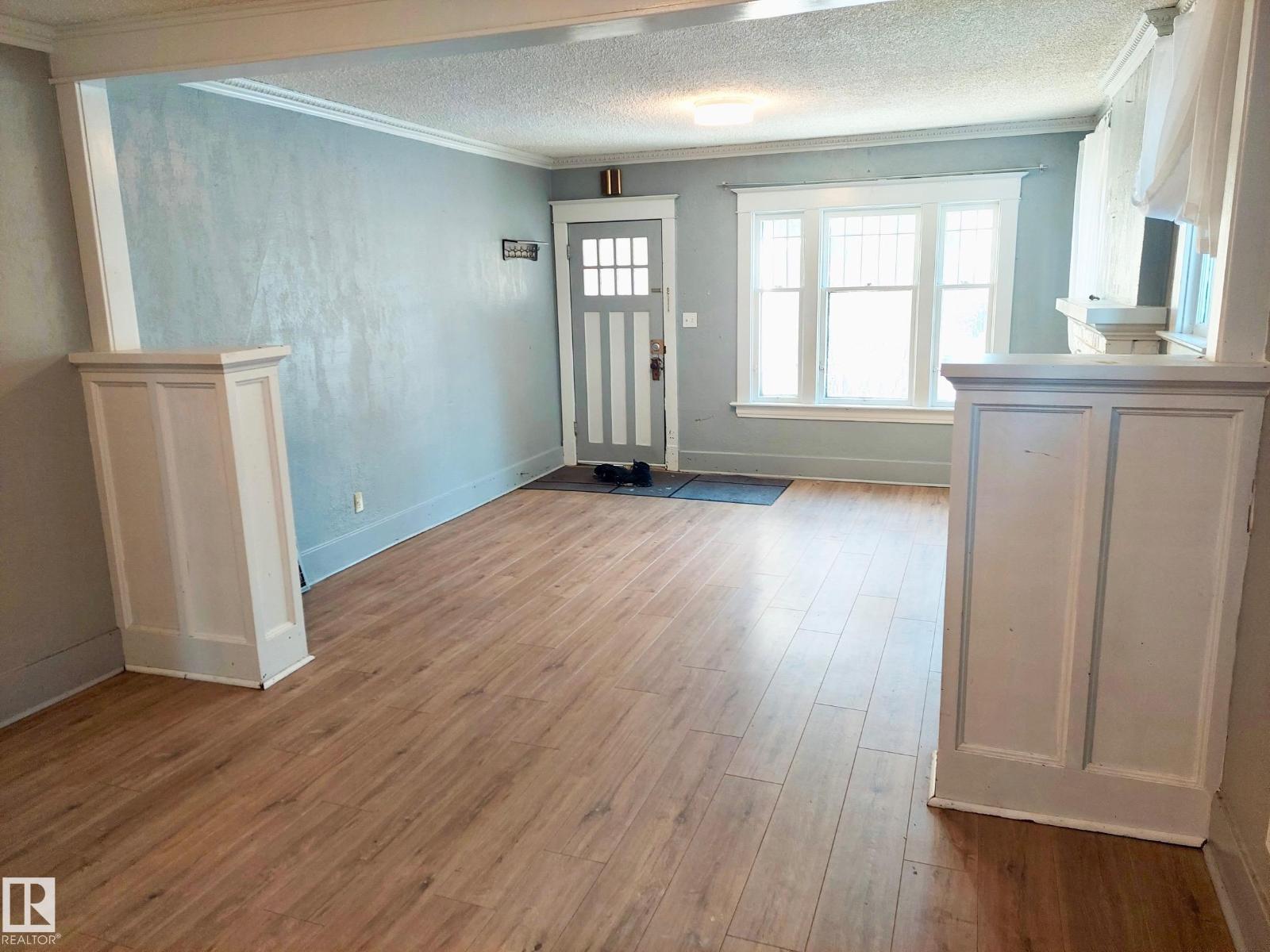 11238 123 ST NW - 4