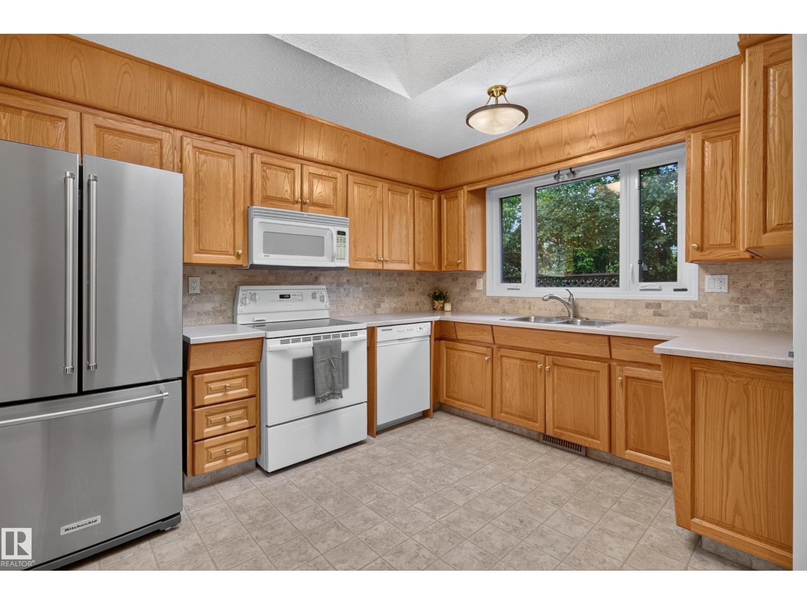 17603 85 AV NW NW — photo 11