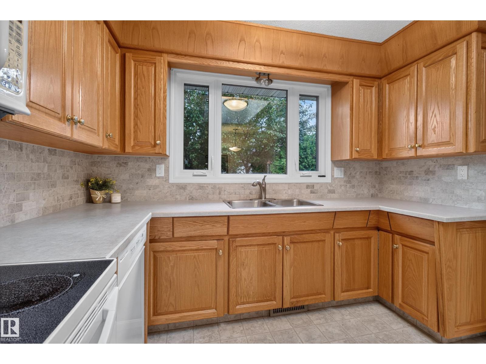 17603 85 AV NW NW — photo 13