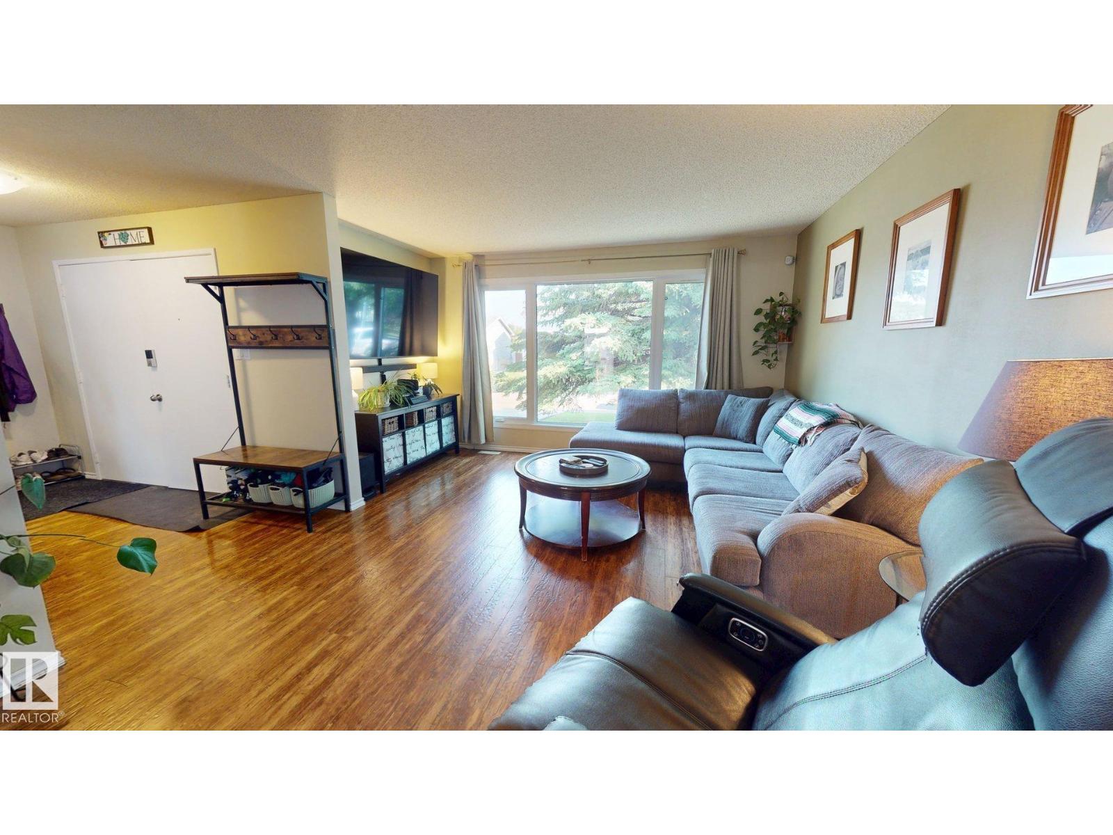 137 Greenwood DR - 4