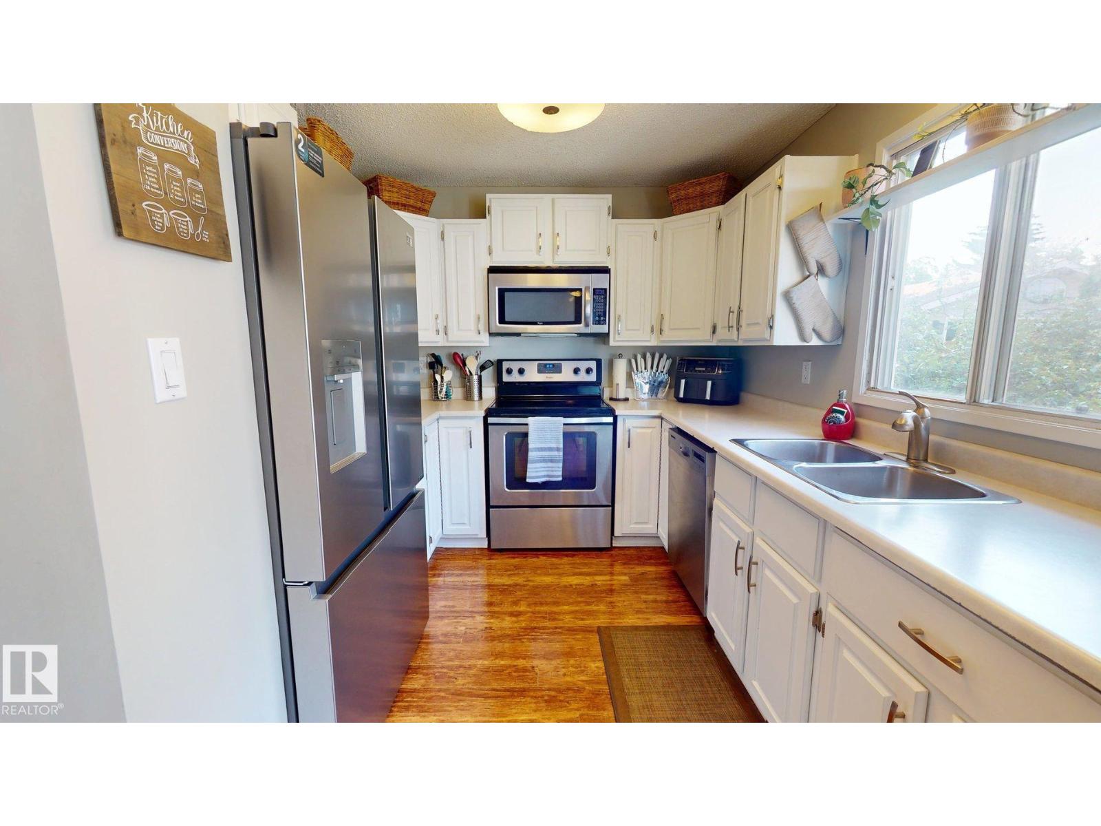 137 Greenwood DR - 6