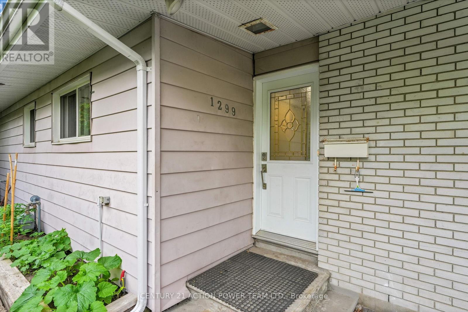 1299 MEADOWLANDS DRIVE E - 2