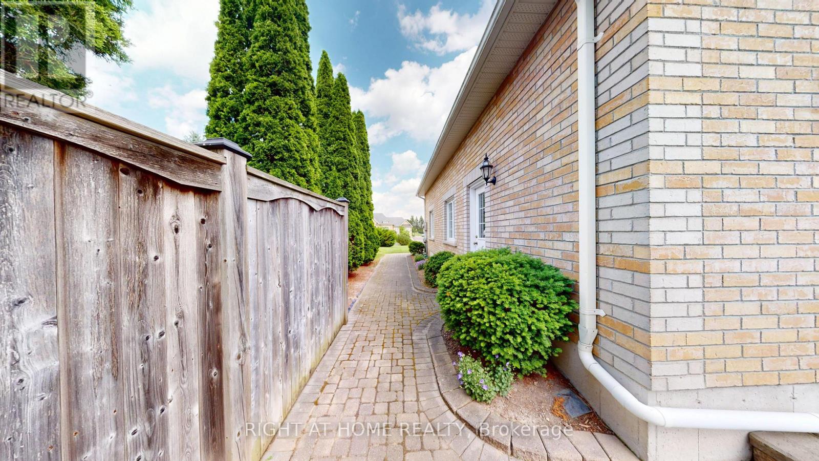 35 GOLFVIEW BOULEVARD - 27