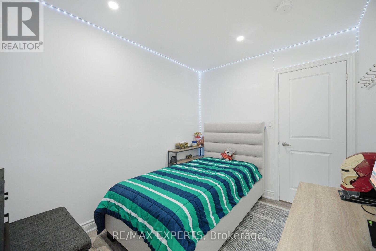3211 COVE AVENUE - 23
