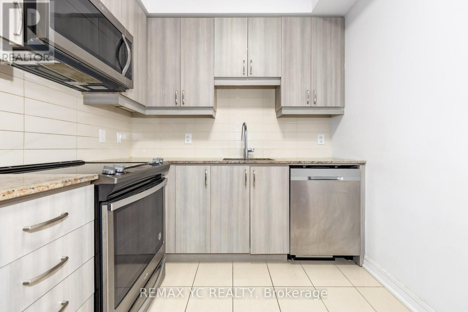 #201 9191 YONGE STREET - 6