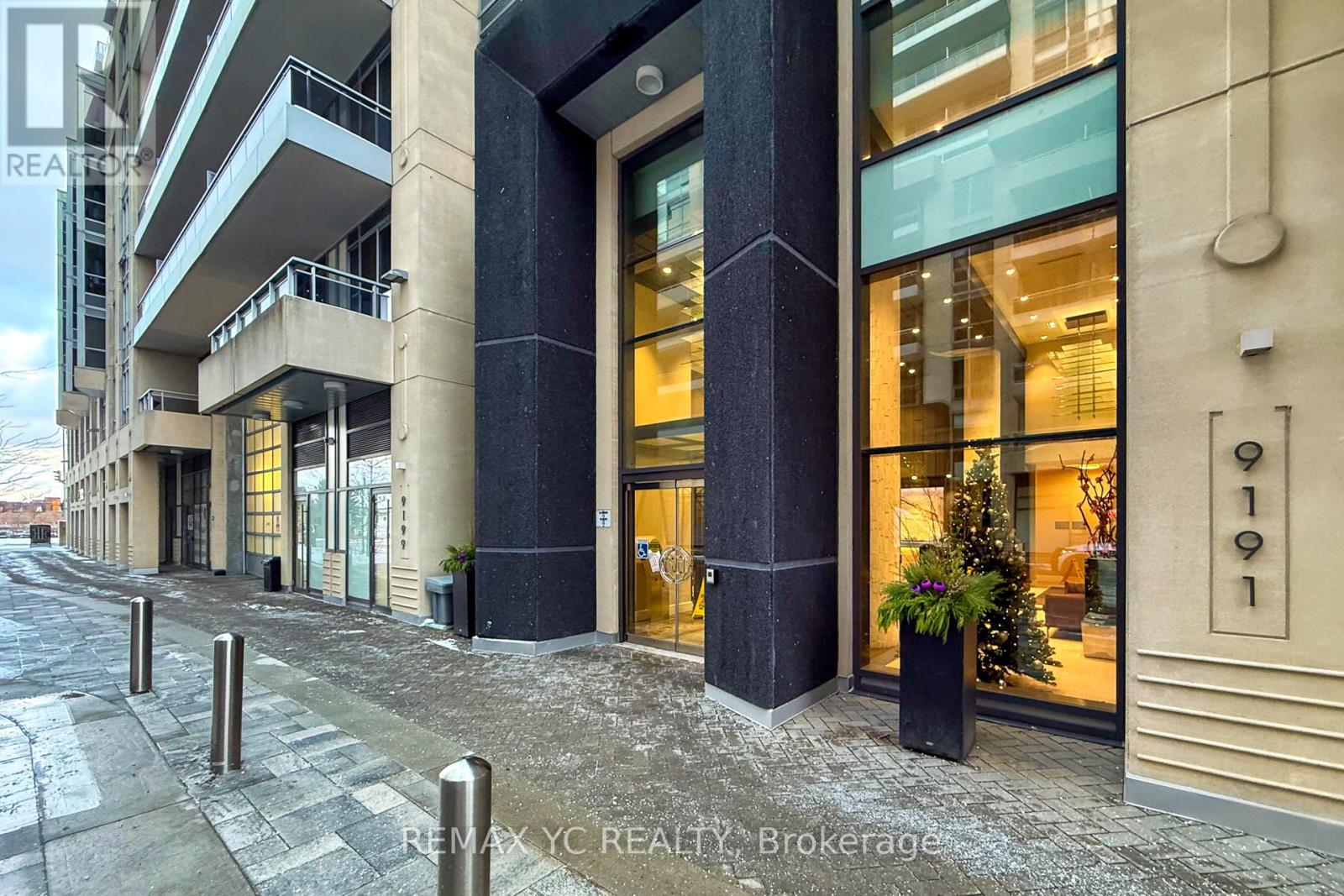 #201 9191 YONGE STREET - 29