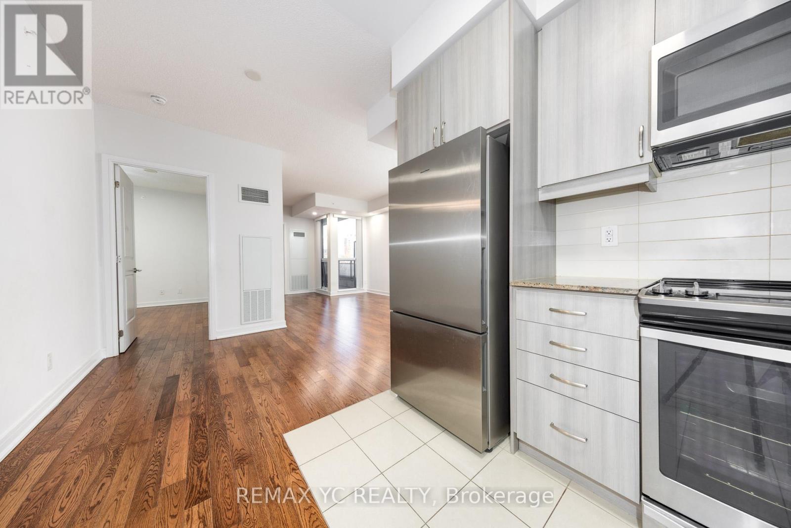 #201 9191 YONGE STREET - 3