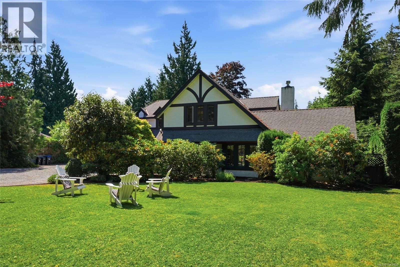 2534 Island Hwy W - 13