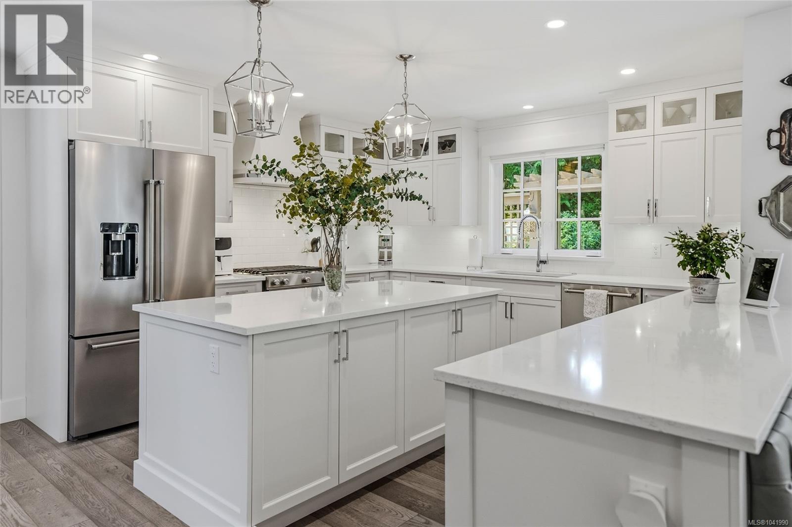 2534 Island Hwy W - 23