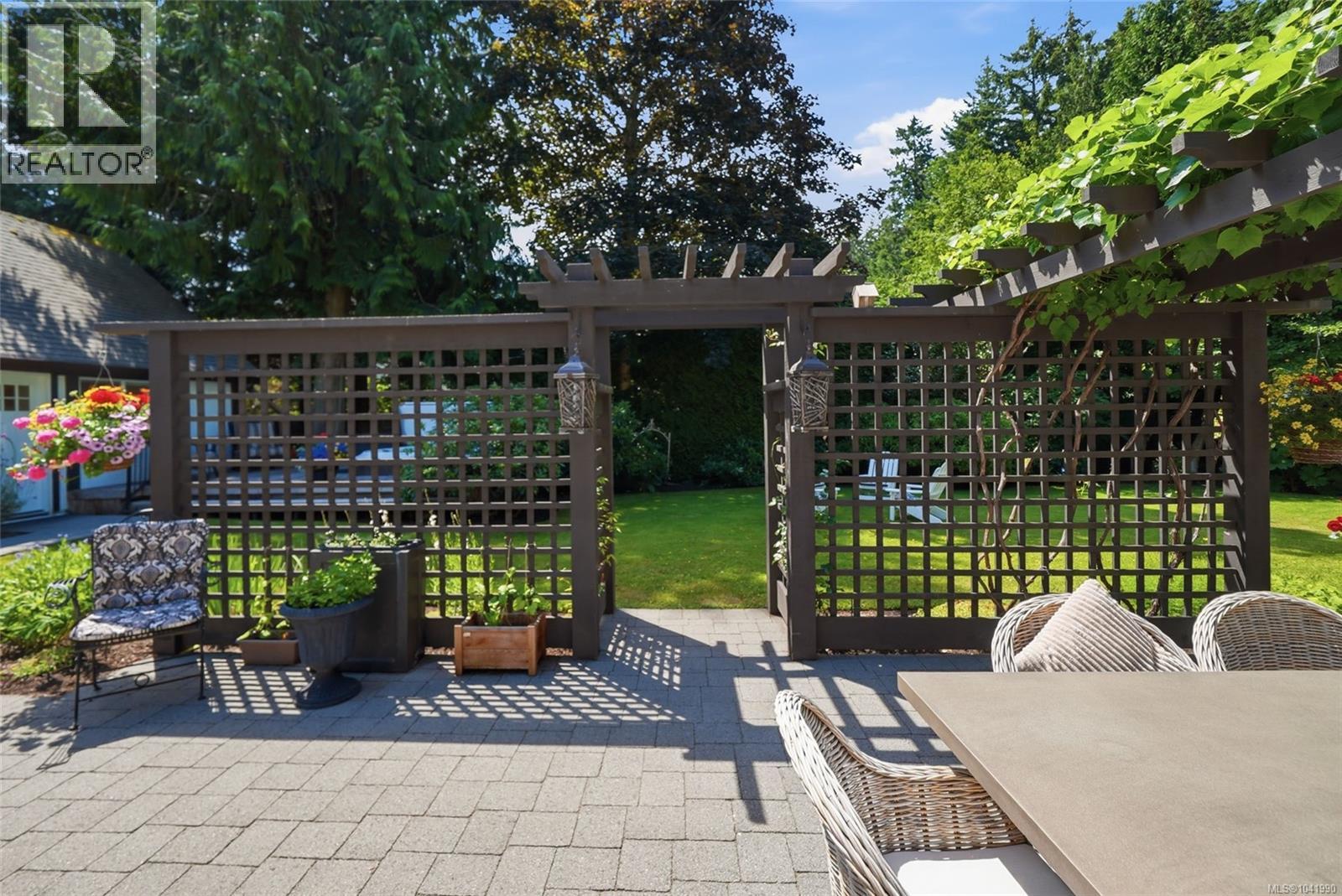 2534 Island Hwy W - 28