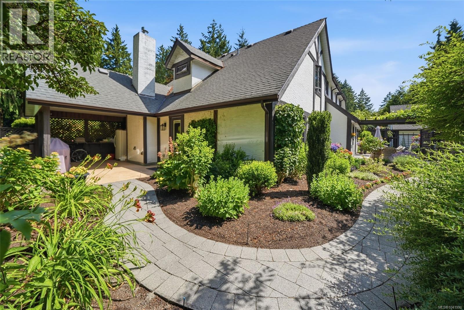 2534 Island Hwy W - 30