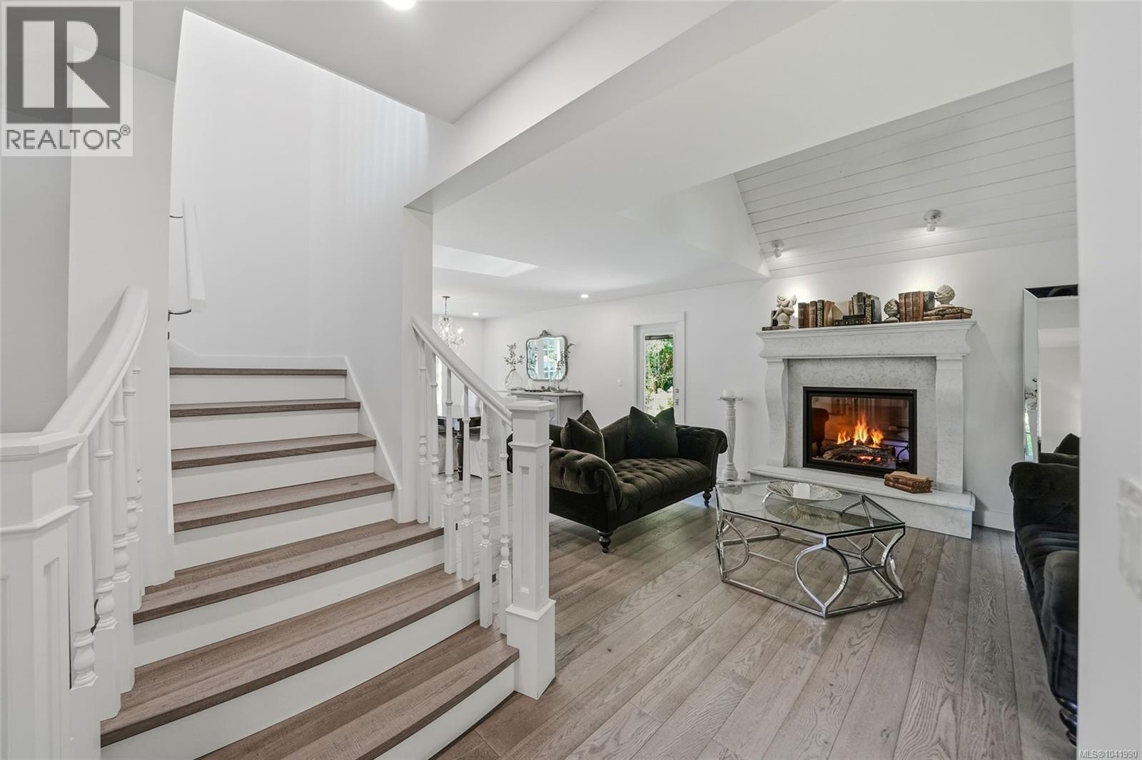 2534 Island Hwy W - 34