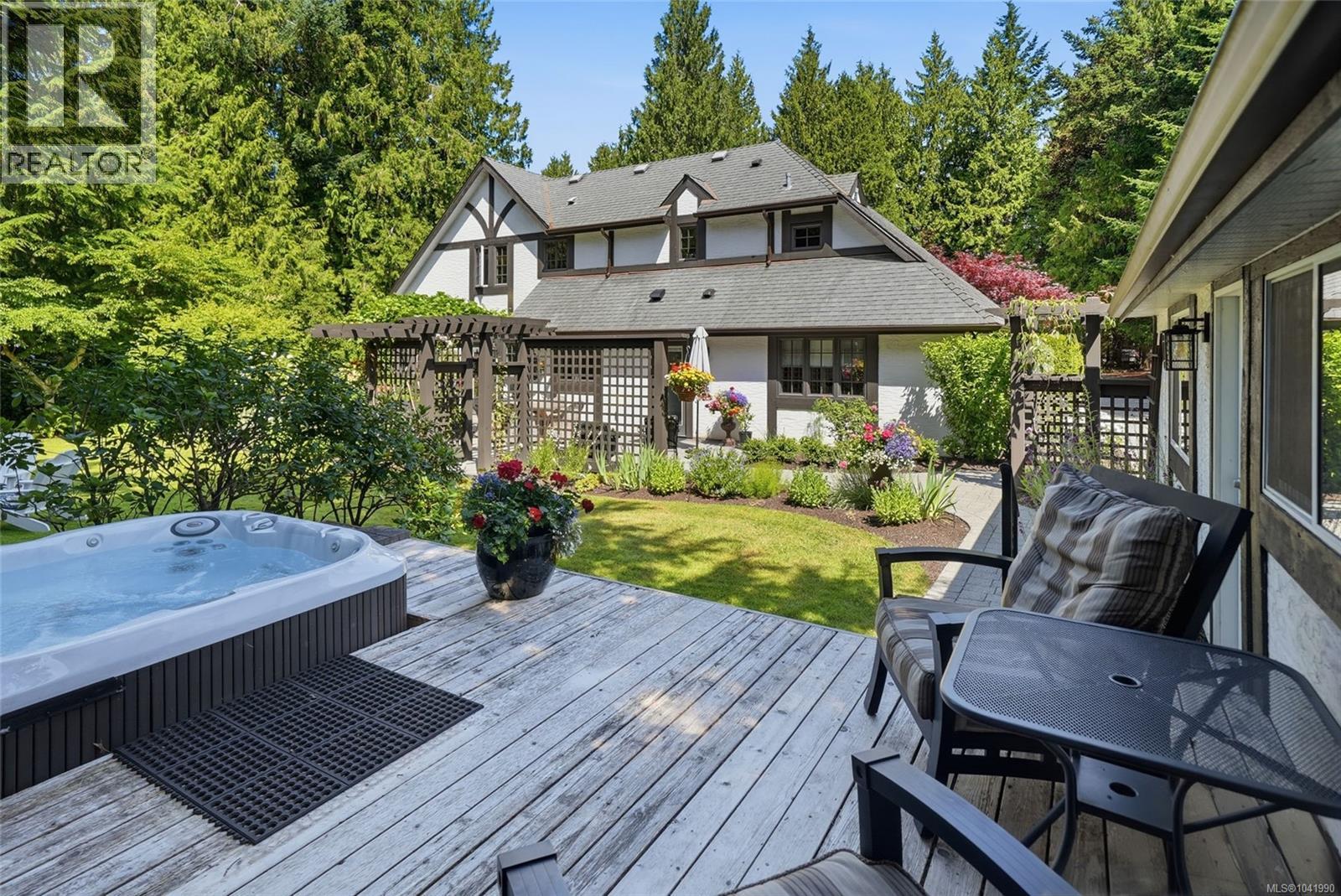 2534 Island Hwy W - 43
