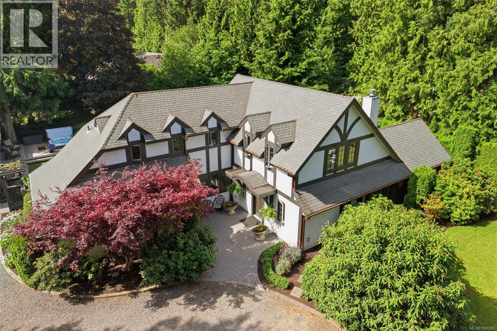 2534 Island Hwy W - 50