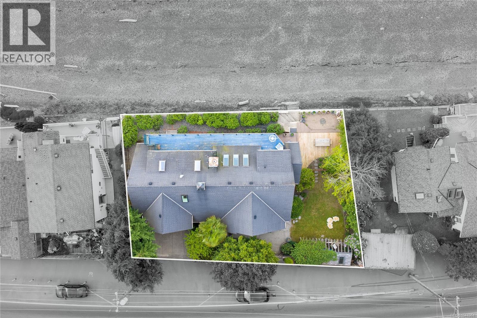 2995 Island Hwy W - 23