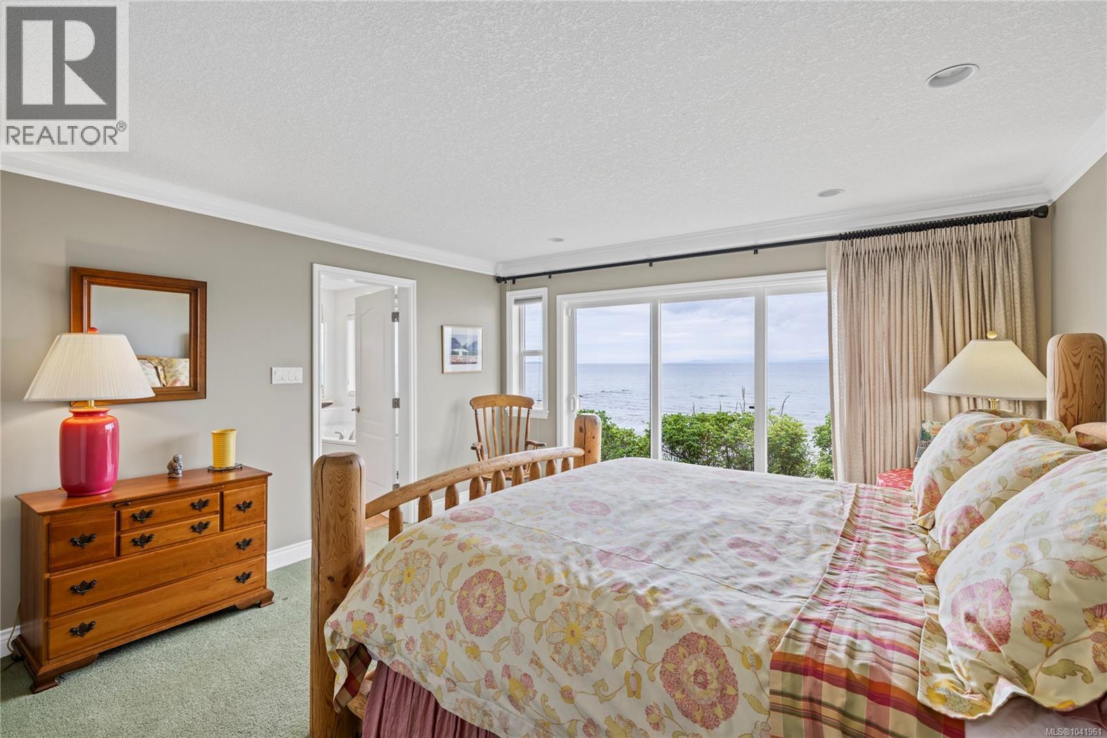 2995 Island Hwy W - 33