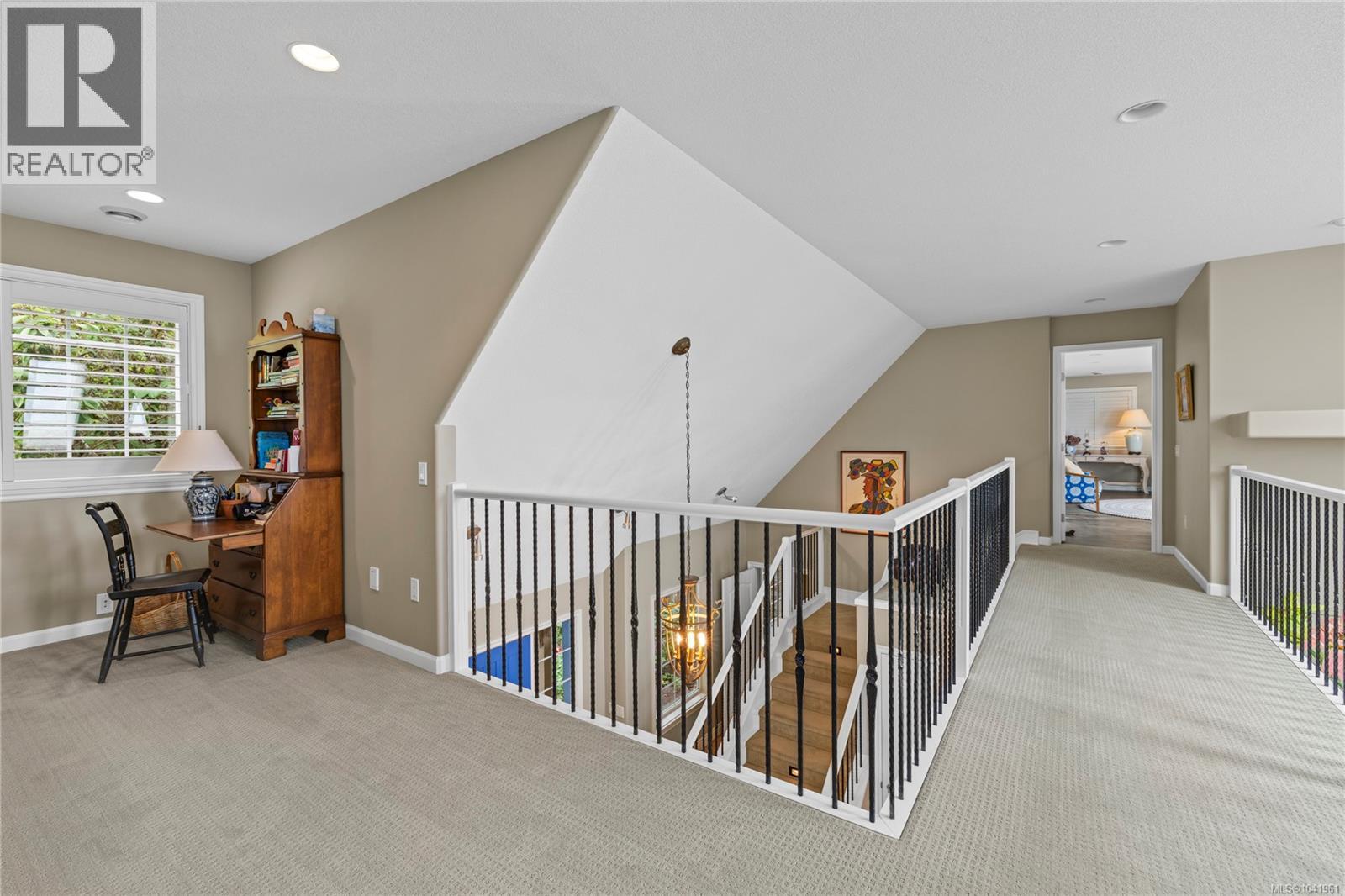 2995 Island Hwy W - 37